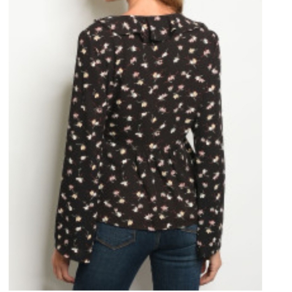 Last 1  Black floral print top w/tie closure - Picture 2 of 6